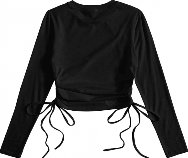 Kemeja dengan aksen tali yang dapat diikat di pinggang